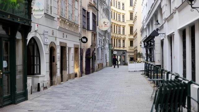 Aşı zorunluluğu gelen Avusturya'da sokağa çıkma yasağı